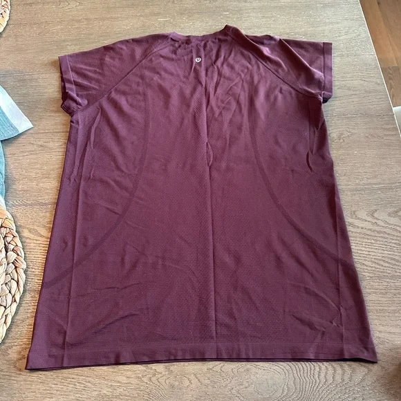 Lululemon Swiftly Tech Short Sleeve in
Cassis Maroon color size 16 - Picture 6 of 10